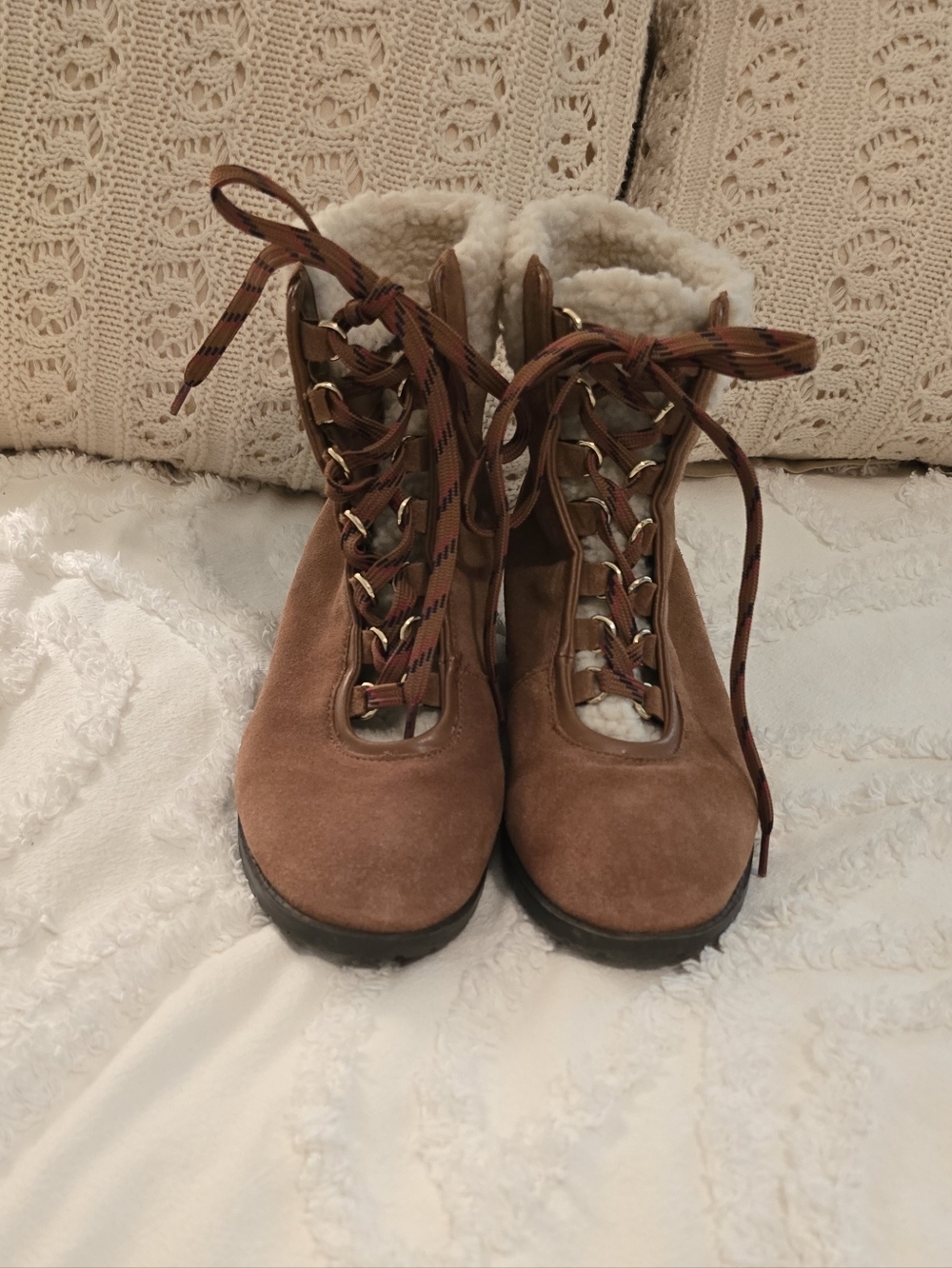 Crown & Ivy Women’s June Tan Suede Lace-Up Shearling Ankle Boots, Size 7.5 - Picture 2 of 10
